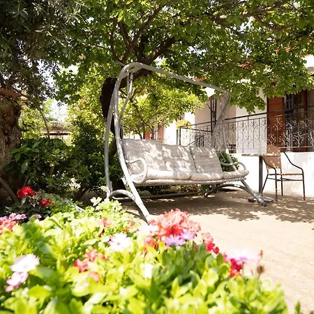 Сasa de vacaciones Garden House *
